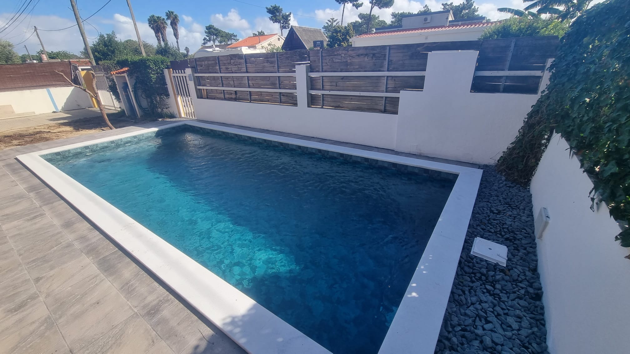 Ruceel – Piscina em Aroeira Ruceel - Piscina em Aroeira