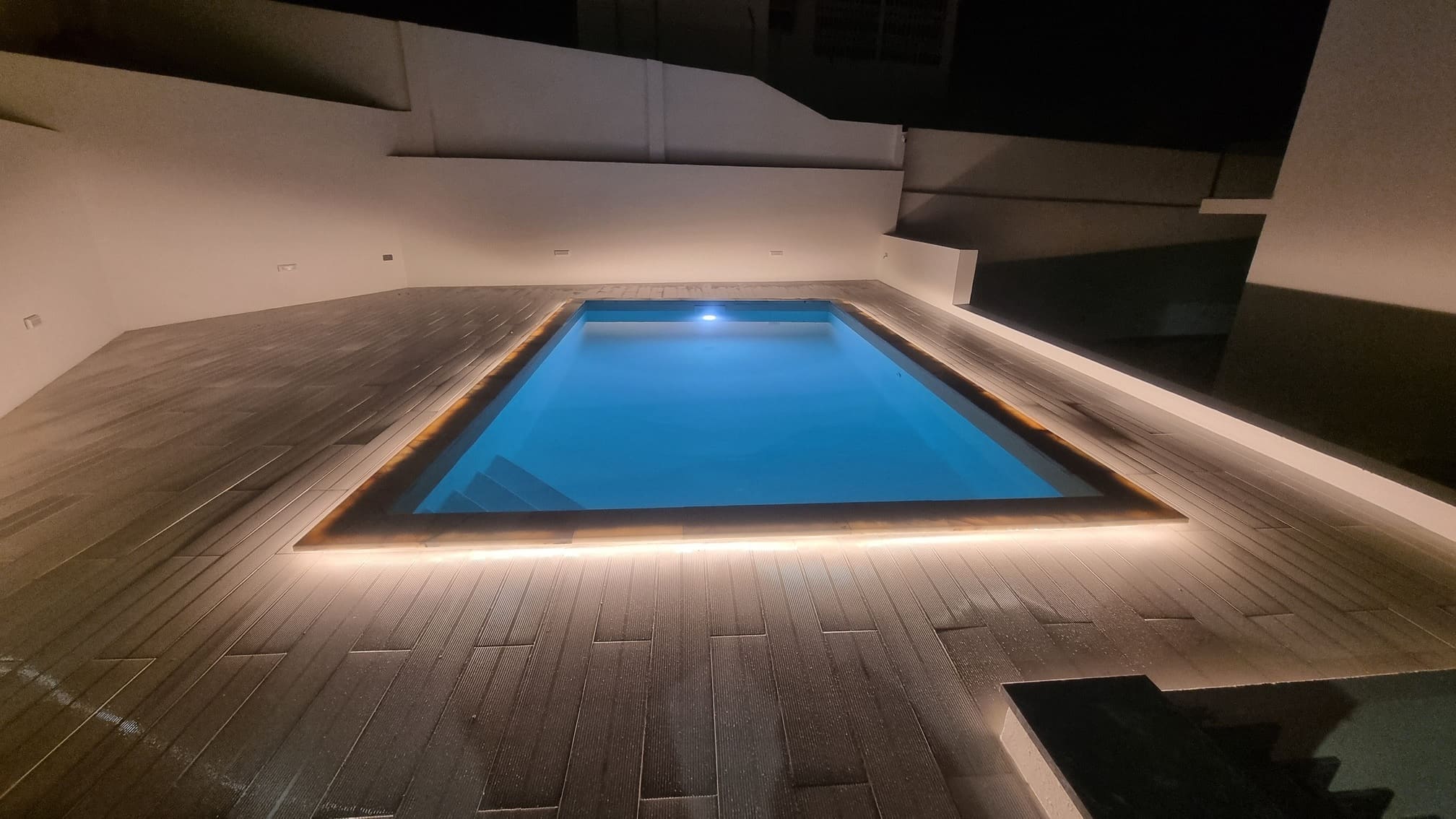 Ruceel – Piscina tela areia com moldura iluminada Ruceel - Piscina tela areia com moldura iluminada
